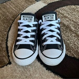 Little Girl/Boy Converse Chuck Taylor All Star low-top sneakers Size 3.
